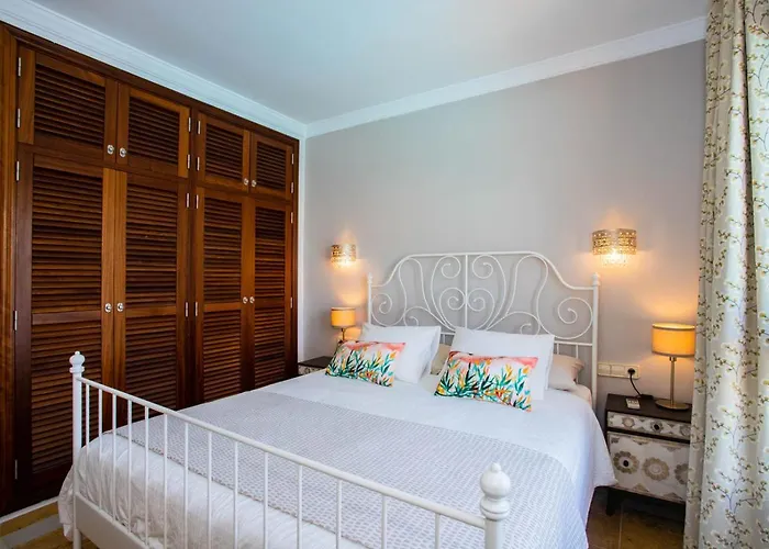 Domus Vulcani Lotus Vila *